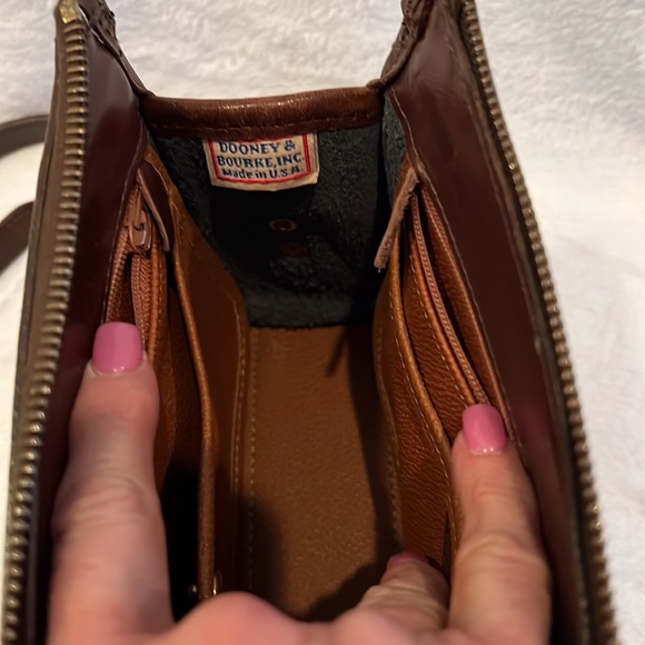 Gorgeous black brown Dooney & Bourke leather crossbody bag 9x6x2.5 - Picture 6 of 10